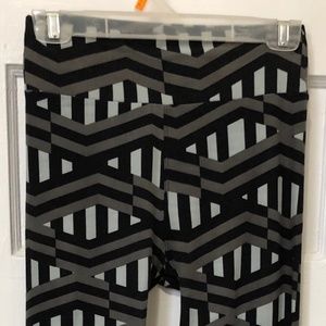 LuLaRoe Pants - LuLaRoe Black & Gray Print Leggings Size OS LuLaRoe Pants - LuLaRoe Black & Gray Print Leggings Size OS